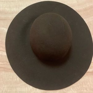 Wide brim hat